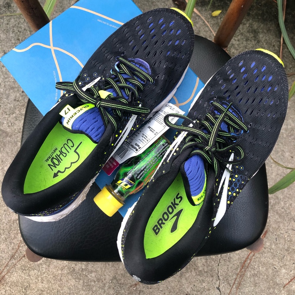 Brooks Glycerin 17 Men’s US 9.5 D. VGUC with box